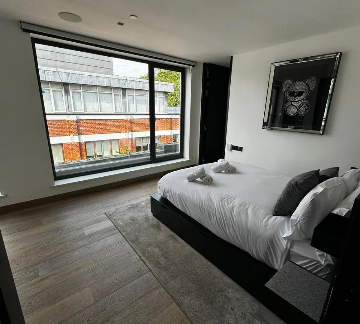 Shoreditch 3 Bed 2 Bath Apartment Large Terrace & Park View London United Kingdom