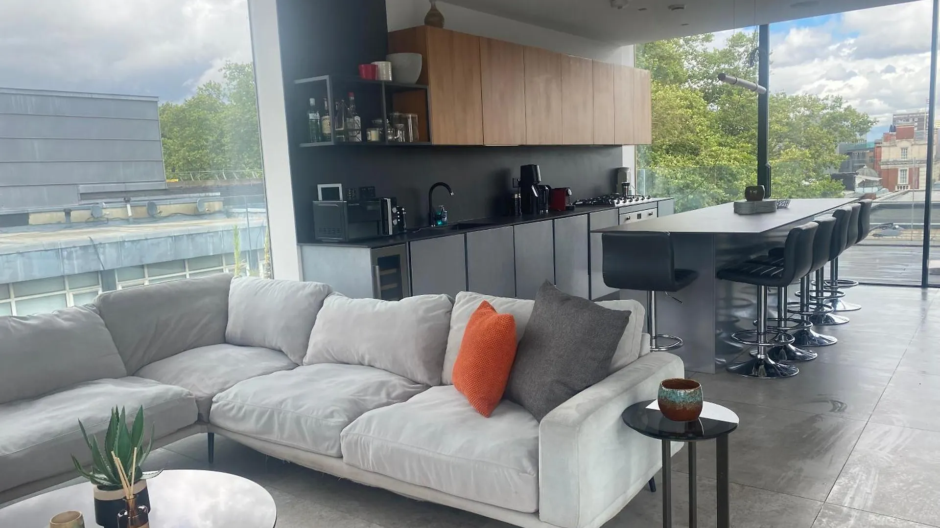 Shoreditch 3 Bed 2 Bath Apartment Large Terrace & Park View London 0*,  United Kingdom