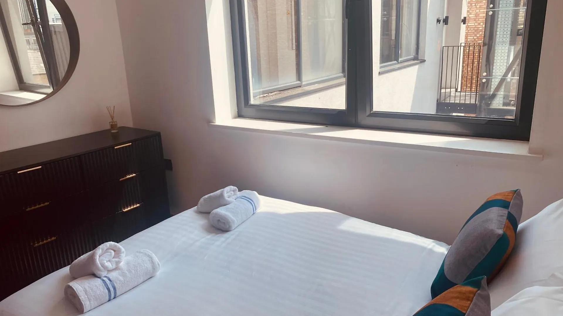 Shoreditch 3 Bed 2 Bath Apartment Large Terrace & Park View London